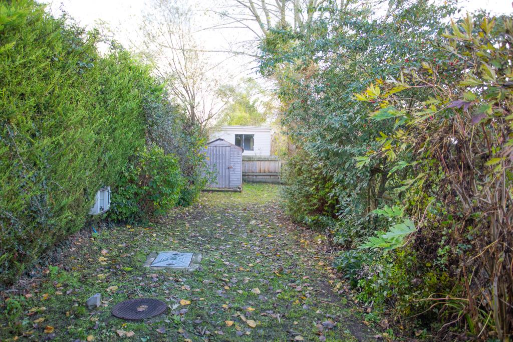 Lot: 41 - SEMI-DETACHED COTTAGE WITH RURAL OUTLOOK -